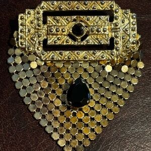 Vintage art deco gold mesh and black jet stones brooch